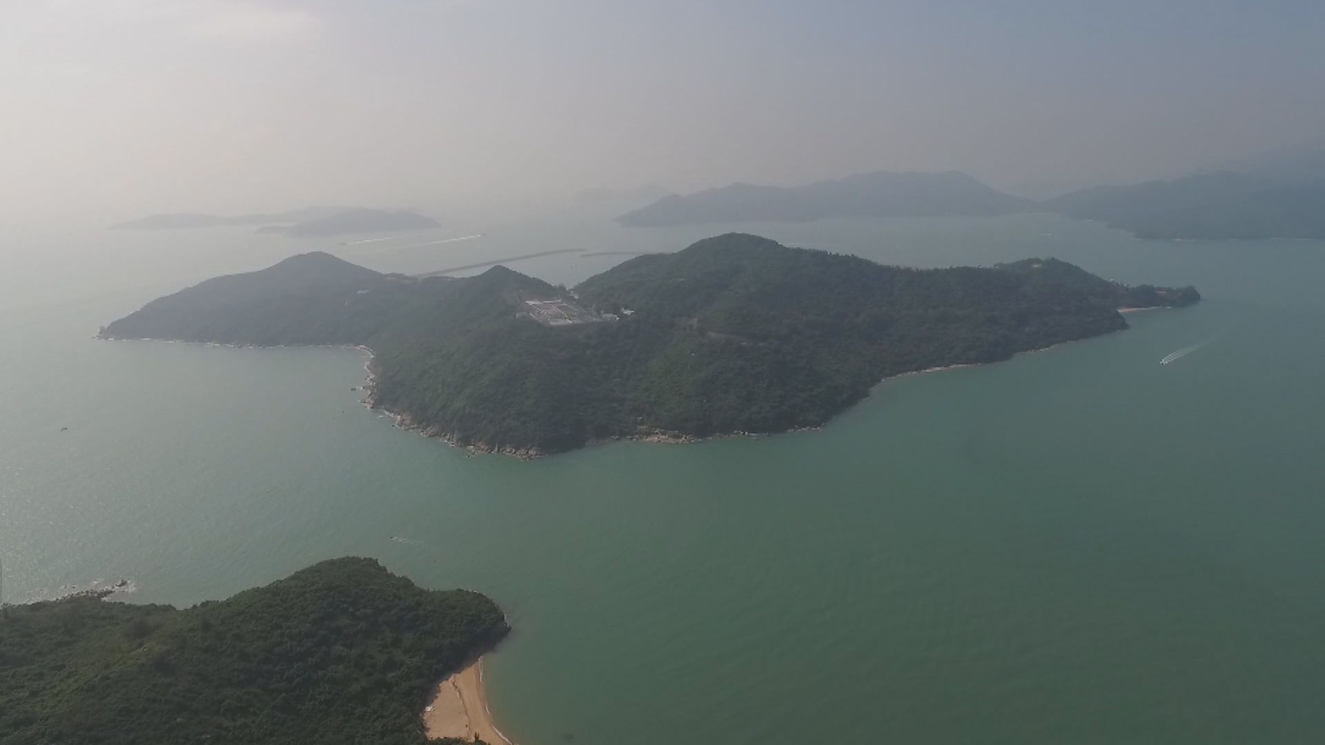 民主黨及公民黨民調指五成半受訪者反對明日大嶼