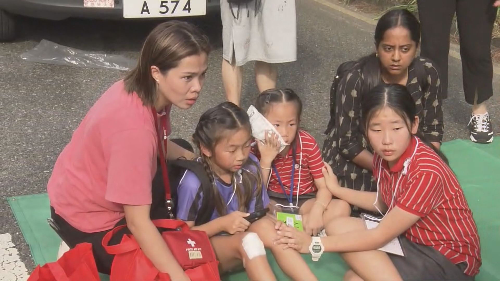 北大嶼山翔東路校巴與巴士相撞 至少十人傷