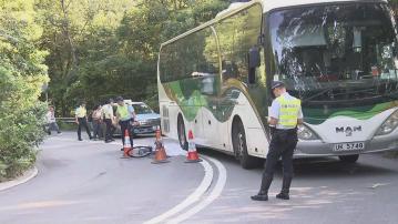 大嶼山旅遊巴與單車相撞　31歲女子當場死亡