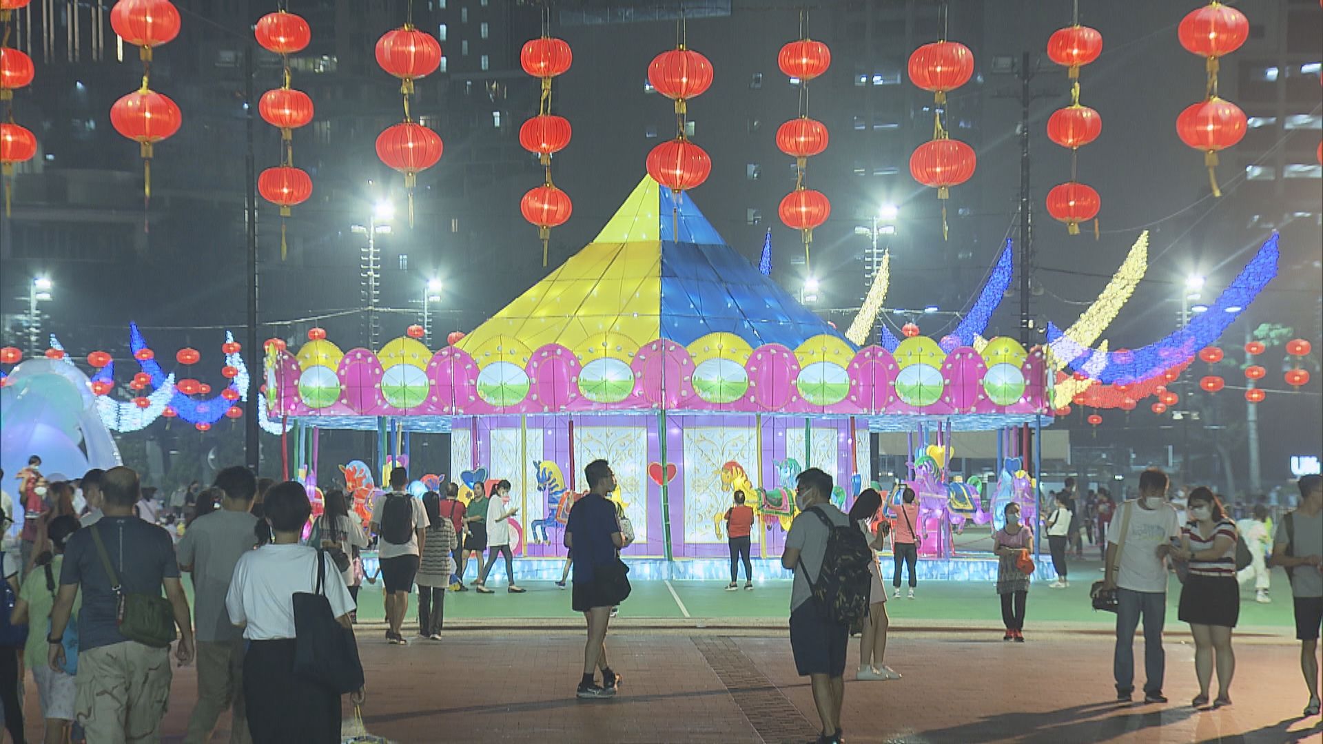 維園中秋燈飾亮燈　展出大型迴旋木馬燈飾