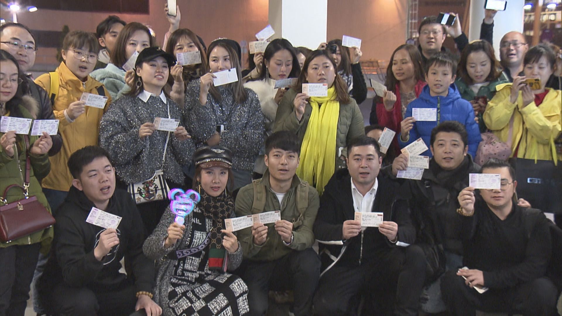 近萬元購黃牛票　內地歌迷不介意損失