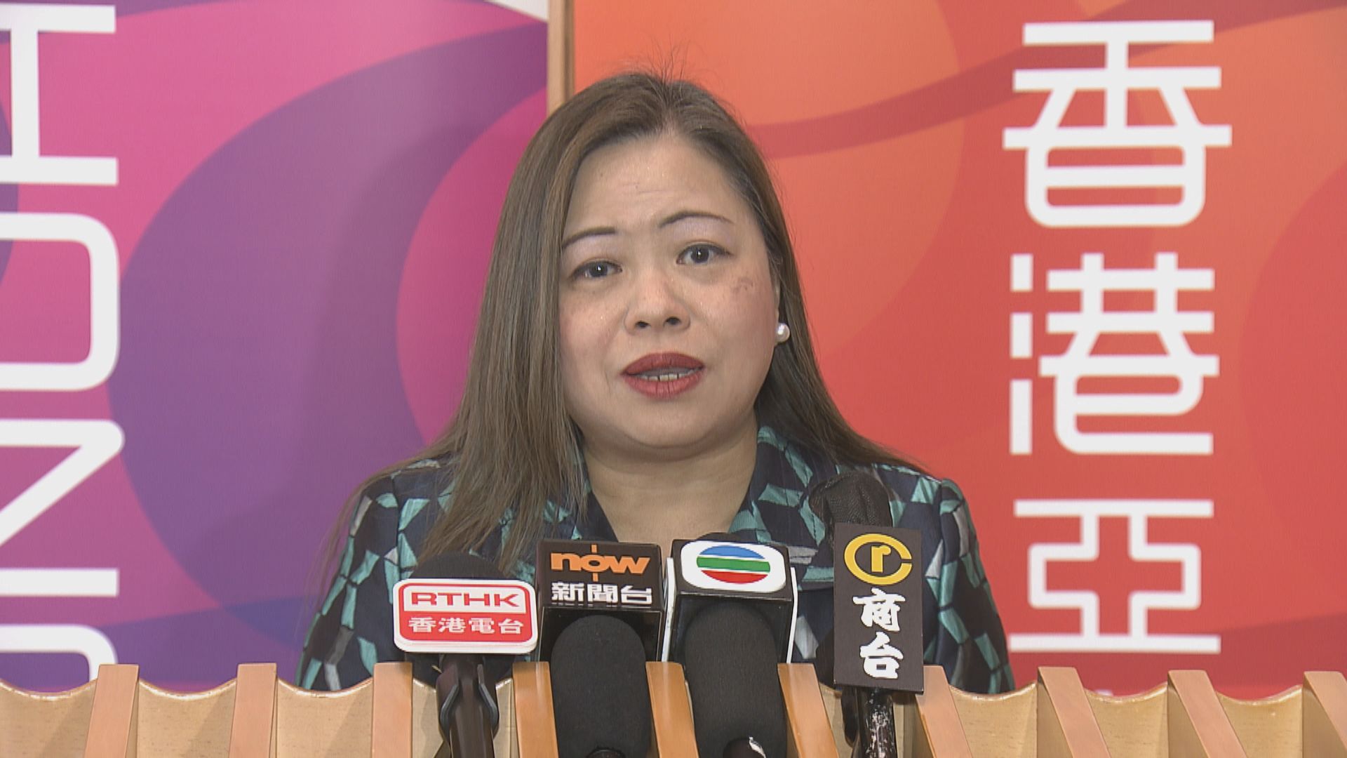 羅淑佩：東壩小巴班次已增加　秩序良好