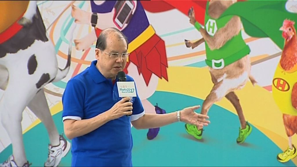 張建宗：入境處可彈性處理外傭工作證期限