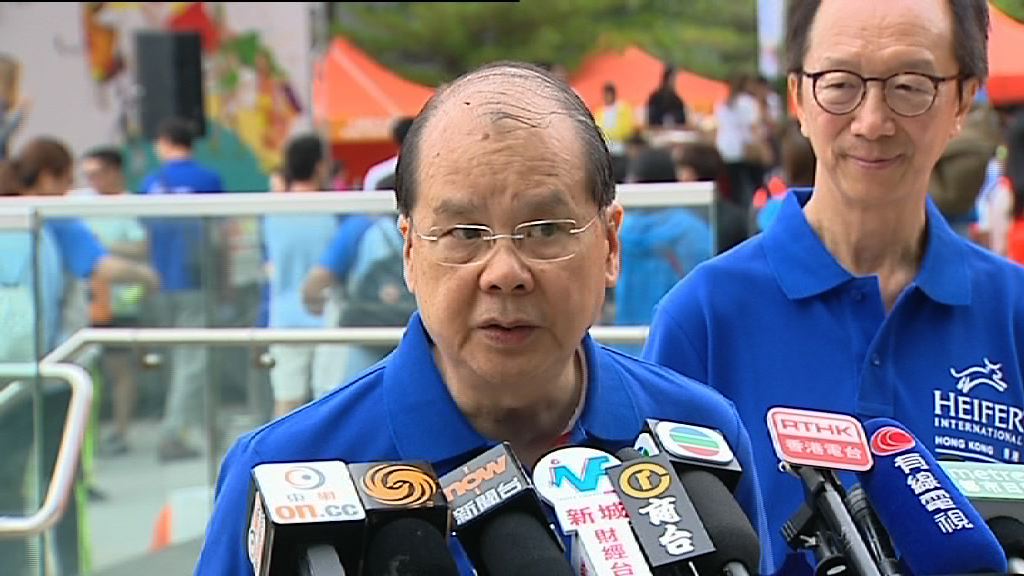 張建宗：入境處可考慮延長外傭工作證期限