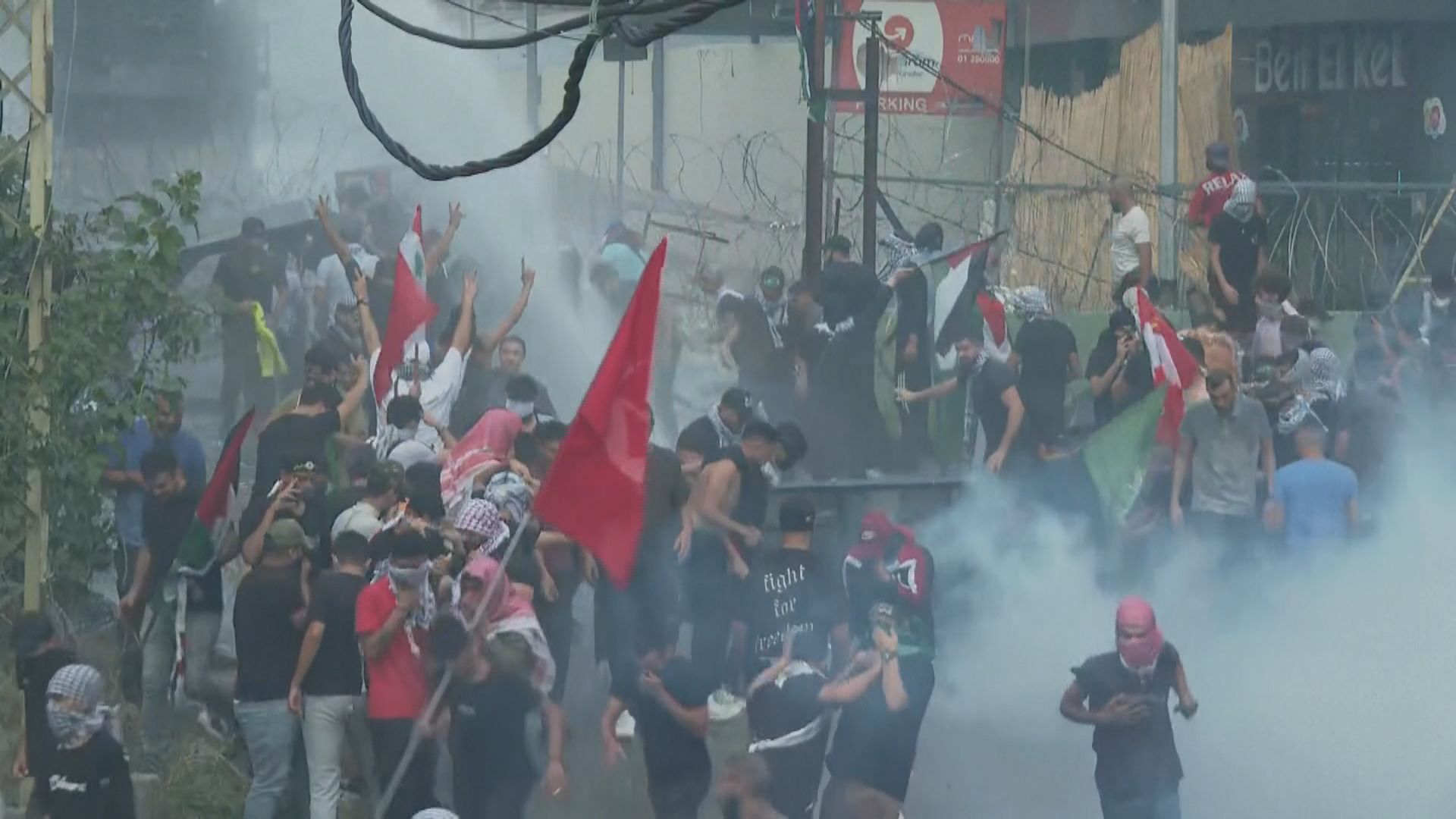 貝魯特美國大使館外發生反美示威