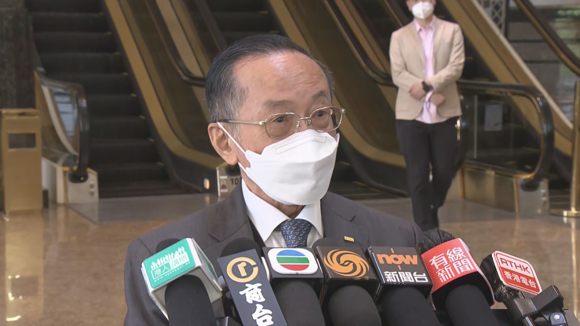 政商界陸續有選委到李家超競選辦交提名