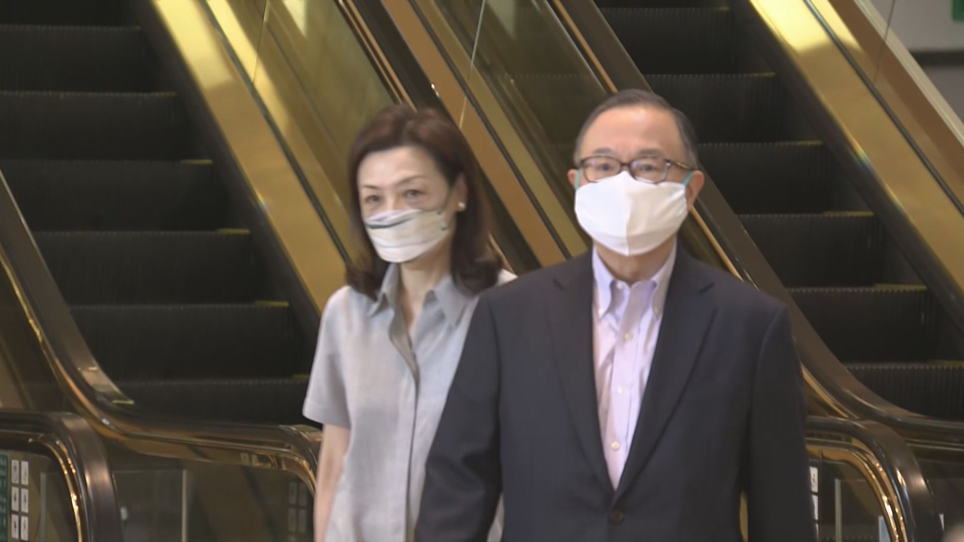 不同界別選委陸續到李家超競選辦交提名