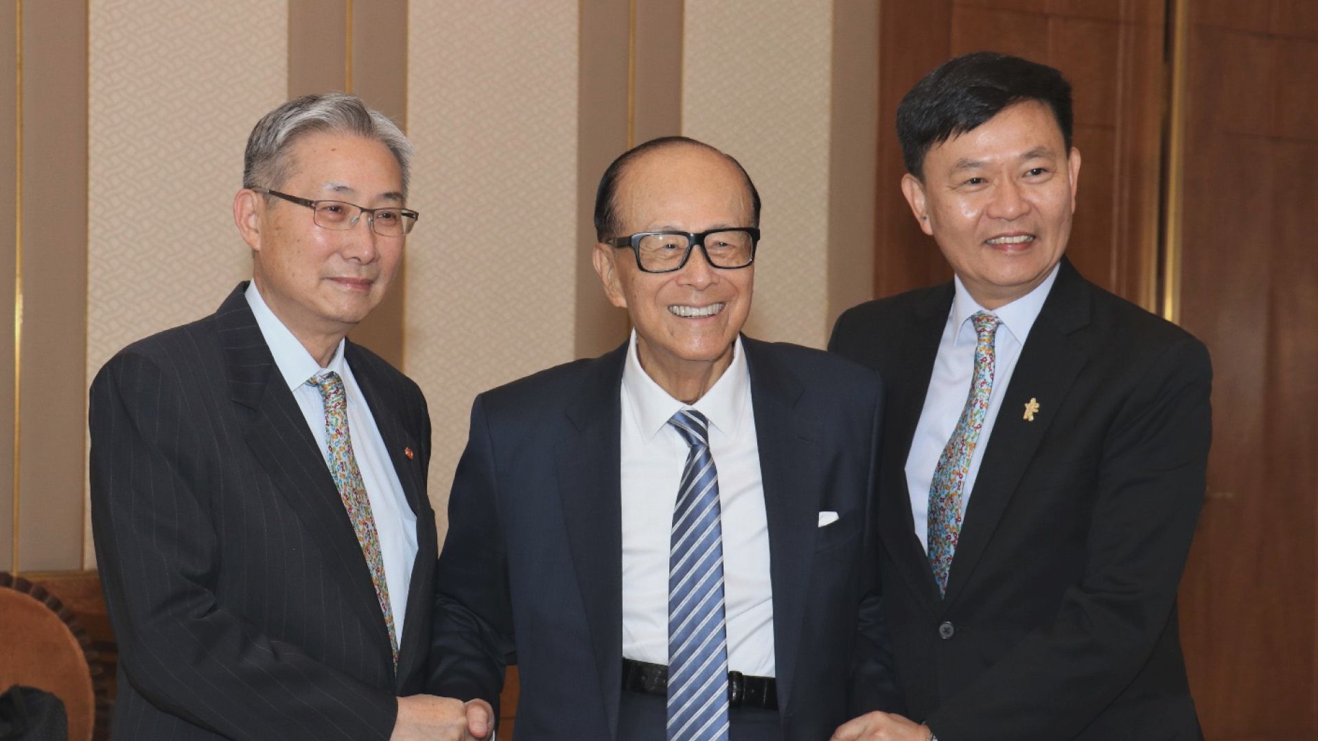 李嘉誠基金會捐一億資助夾心基層病人