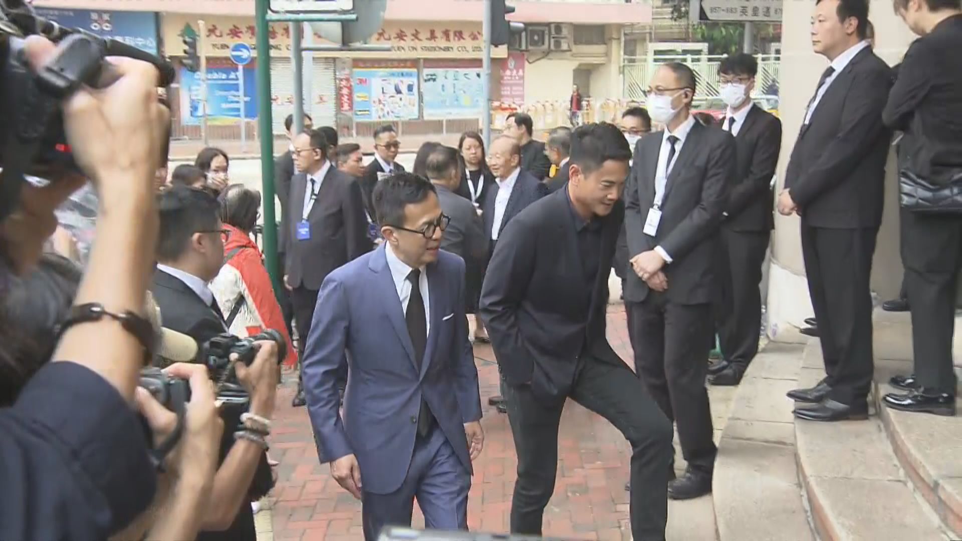 恒地創辦人李兆基香港殯儀館設靈　李澤楷、郭炳聯等到場弔唁