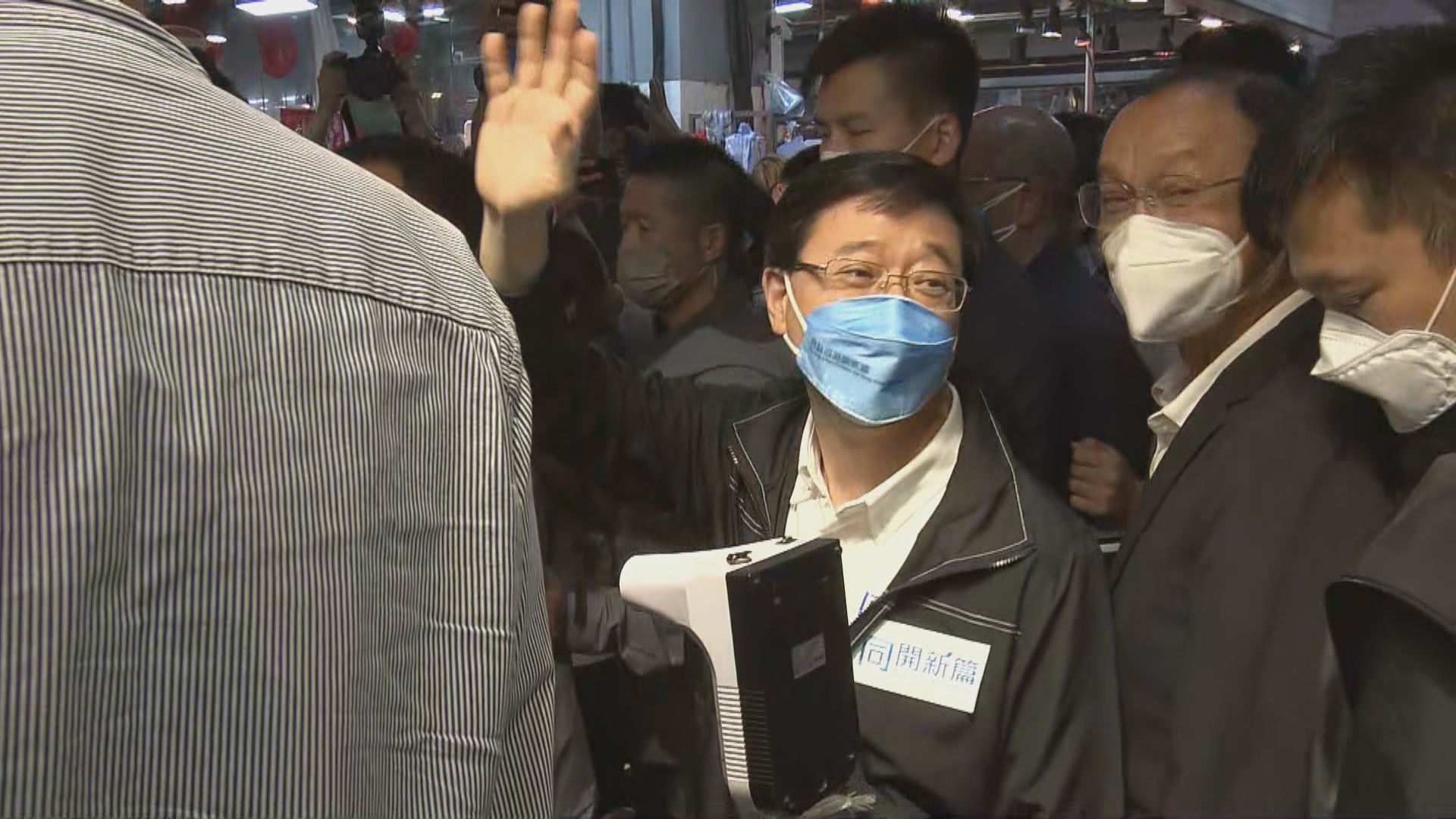 李家超到訪天水圍天恩街市