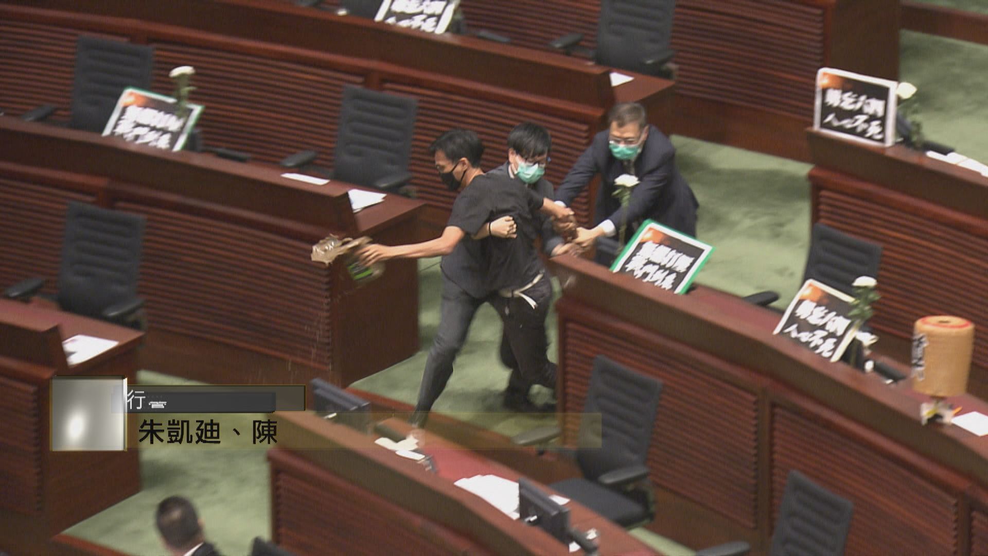 立法會行管會向三名曾用發臭物品抗議的民主派議員追討維修費