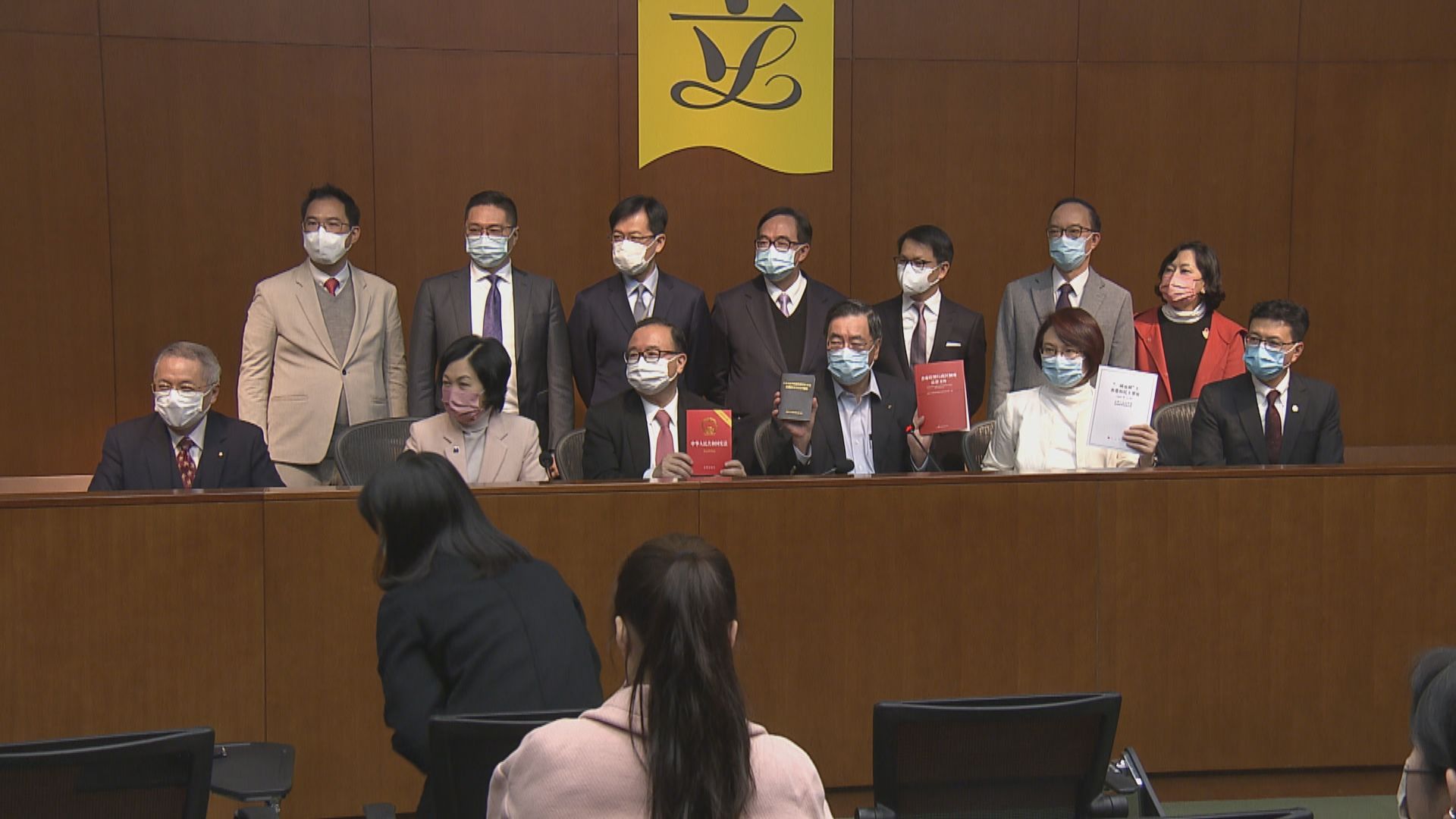 夏寶龍深圳會見新當選議員 促監督特區施政