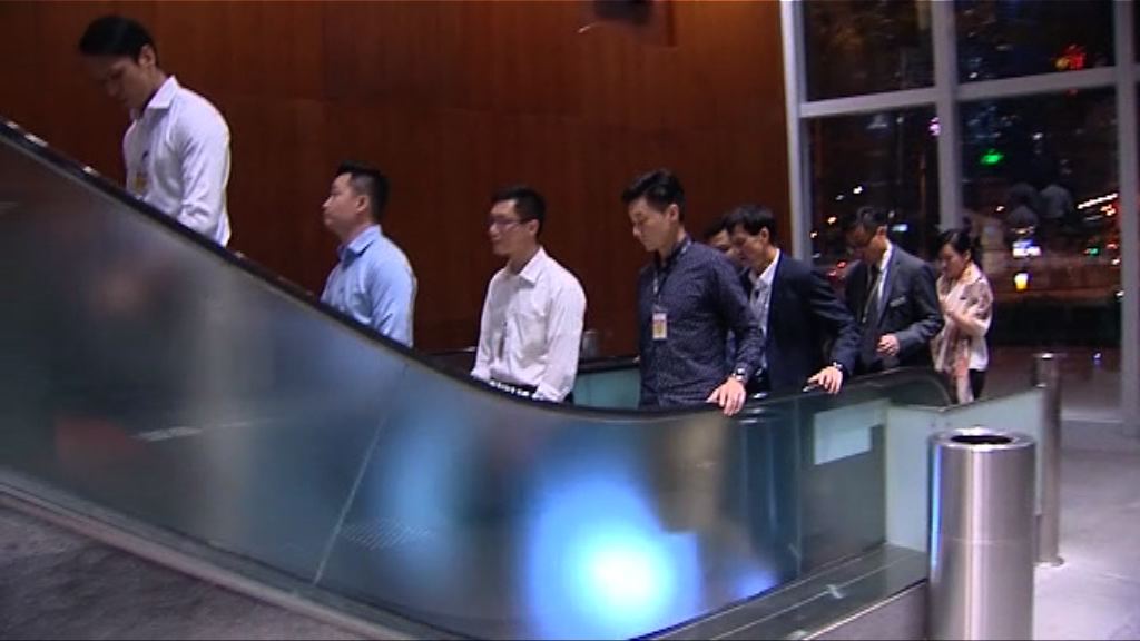 許智峯涉搶手機警方到立會搜證