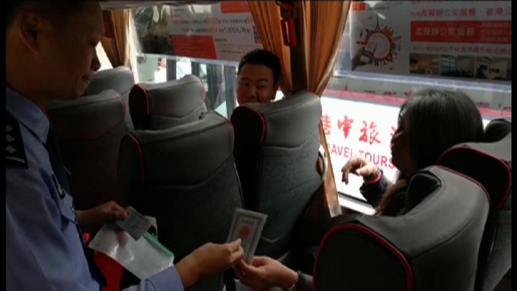 梁國雄相隔十年後成功入境內地