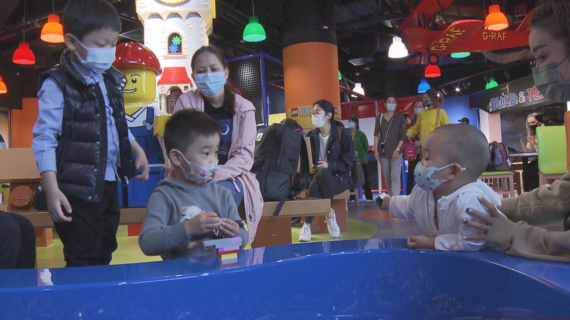 大型室內主題樂園開幕　專家提醒入場人士注意社交距離