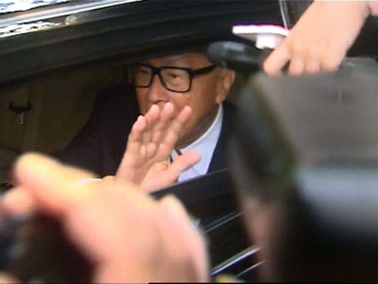 【今早現身】李嘉誠拒再回應聲明