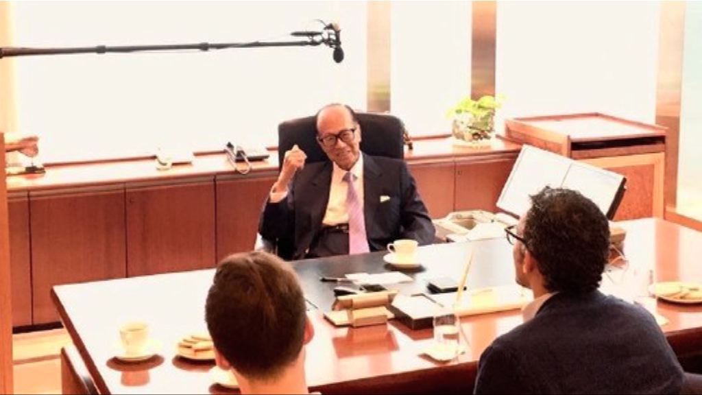 基金會微博貼李嘉誠上班照片