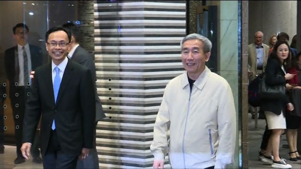 李飛抵港稱期待與各界交流