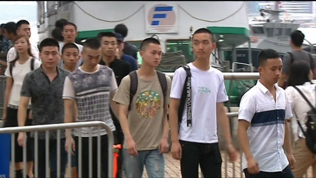 遼寧艦訪港　艦上官兵上岸遊覽