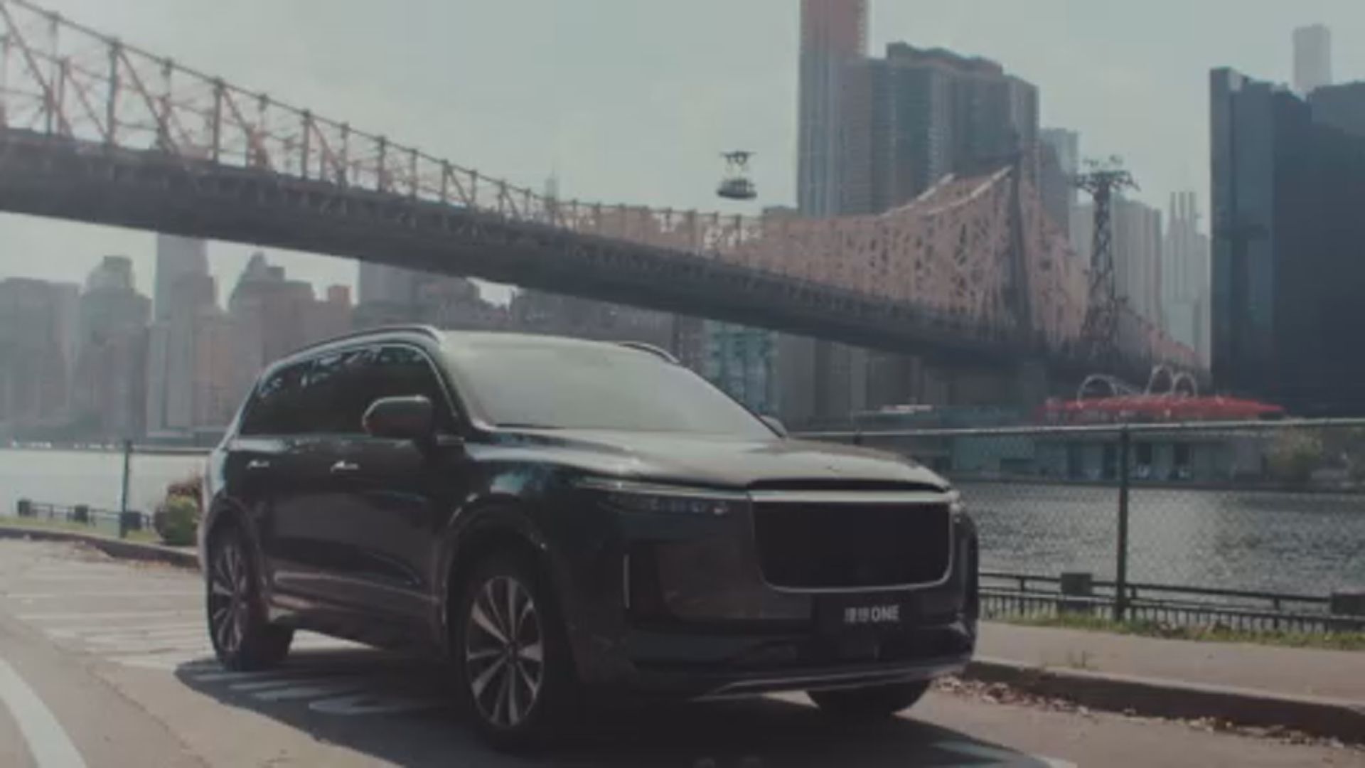 理想汽車：公司首款純電車MEGA擬年底發布