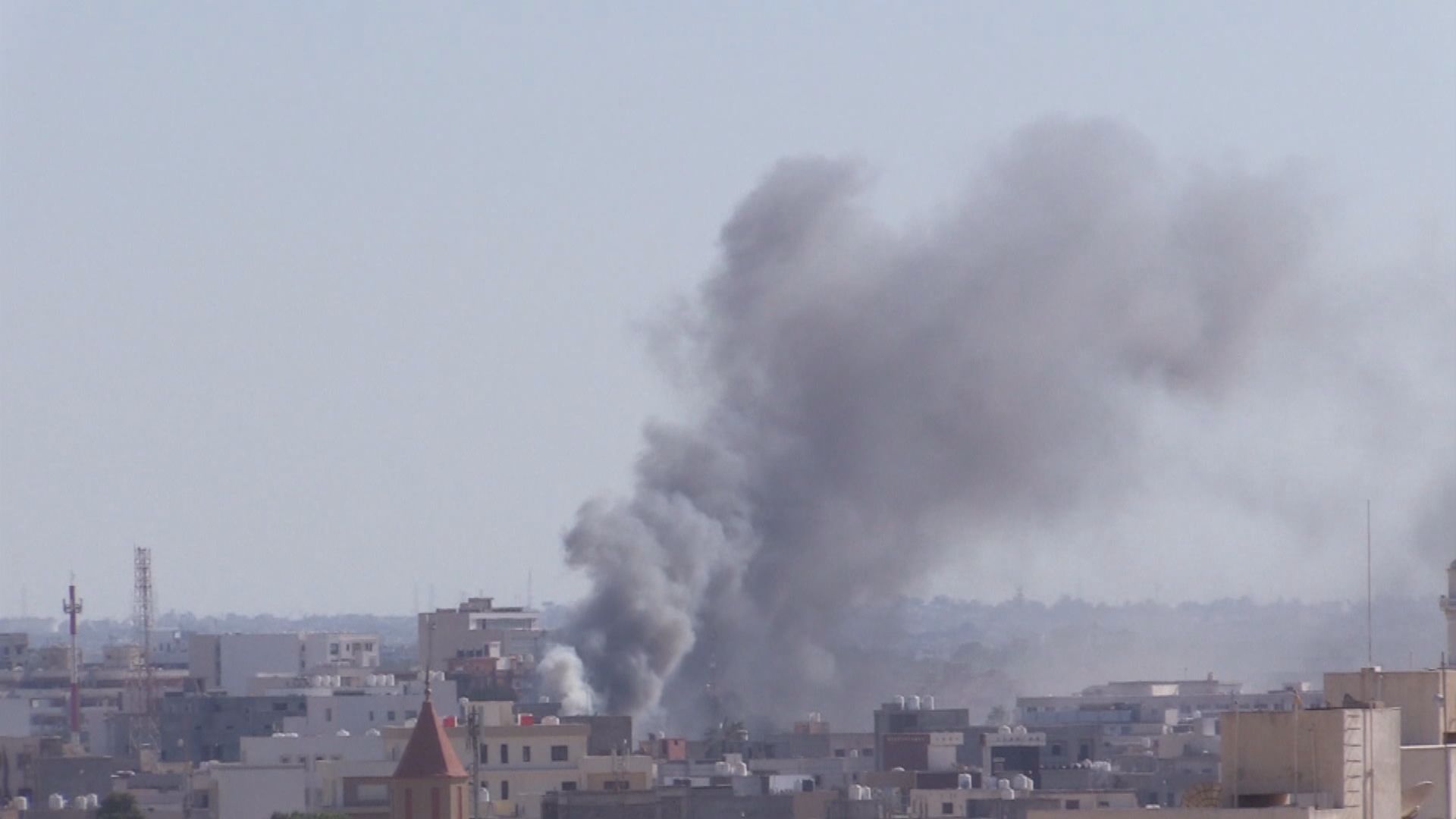 利比亞敵對派系在首都的黎波里爆發激烈衝突