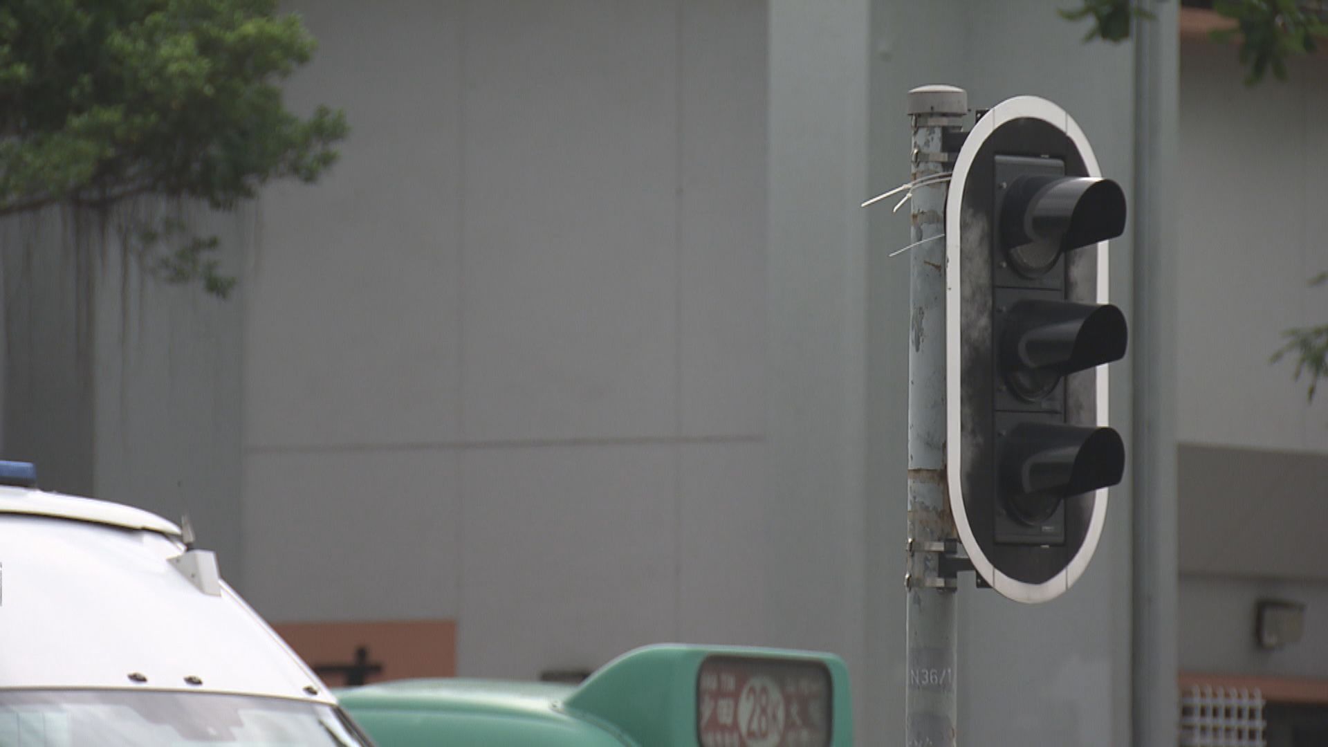 運輸署指約50組交通燈未修復　爭取兩星期內完成