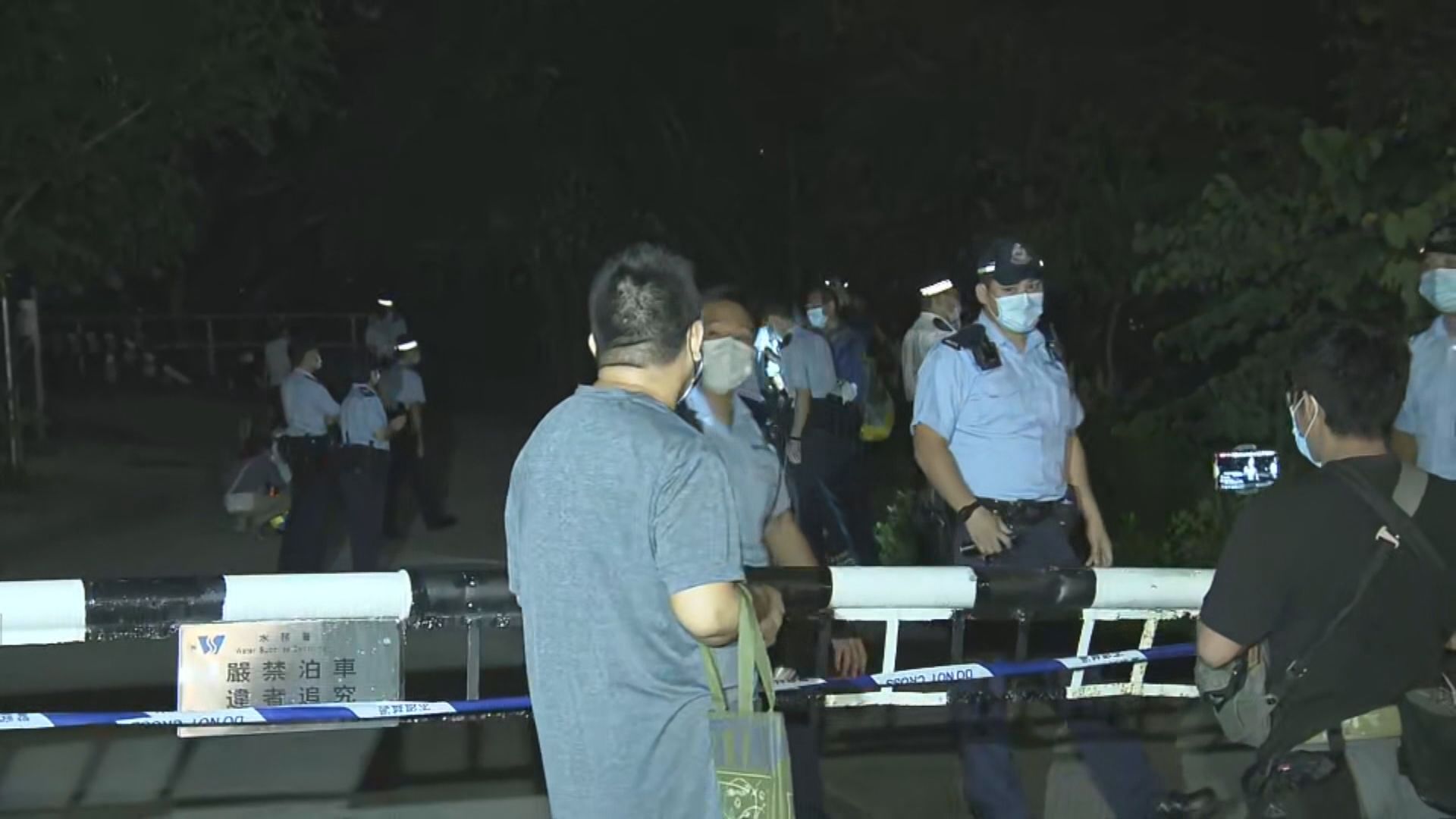 獅子山頂有人聚集　警禁市民上山