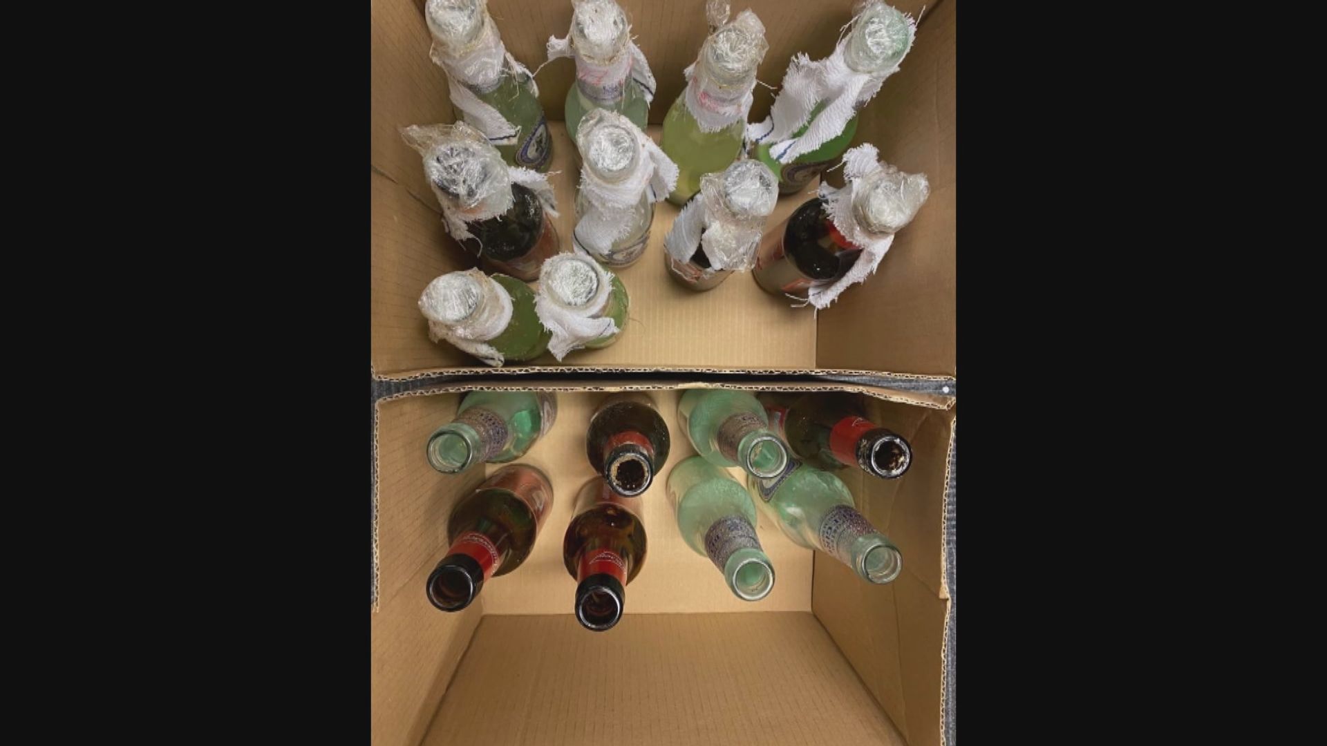 警方在中環遮打花園發現多支懷疑汽油彈