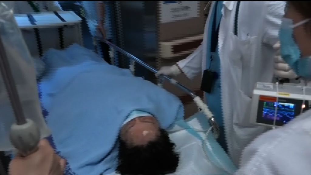 女子以懷疑腐蝕性液體襲擊母親