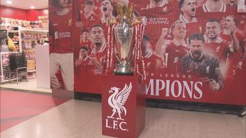 足球盛會｜利物浦英超冠軍獎盃尖東站展出　吸引不少球迷前來