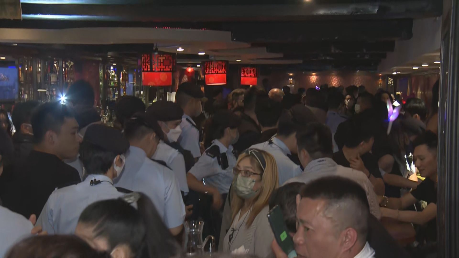 警方到蘭桂坊等娛樂場所巡查