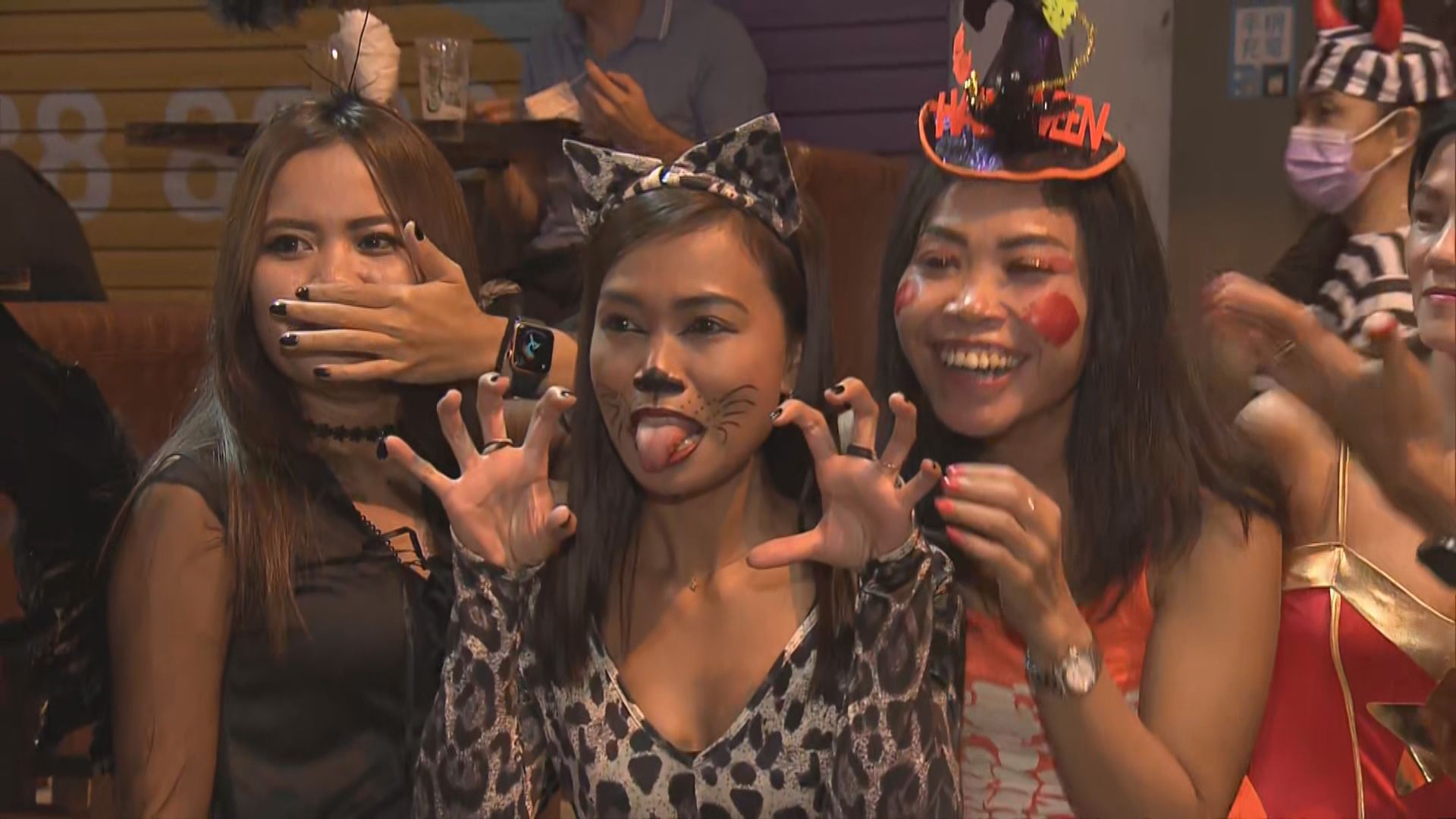 臨近萬聖節蘭桂坊人頭湧湧　附近一帶實施封路