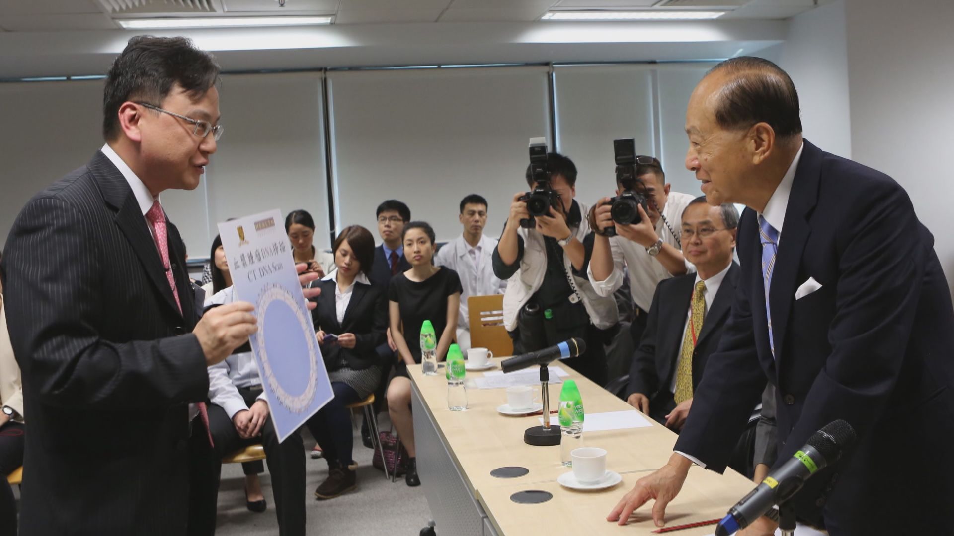 李嘉誠基金會向中大捐三千萬提升研究所設施