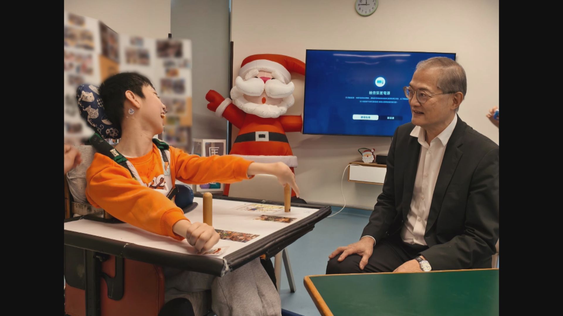 盧寵茂探訪雙非腦癱男童