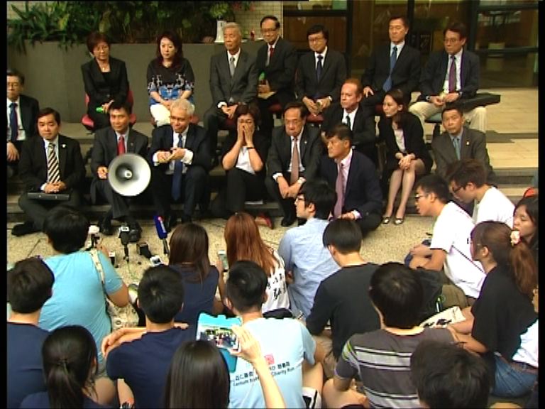 嶺大校董承諾動議檢討特首任校監制度