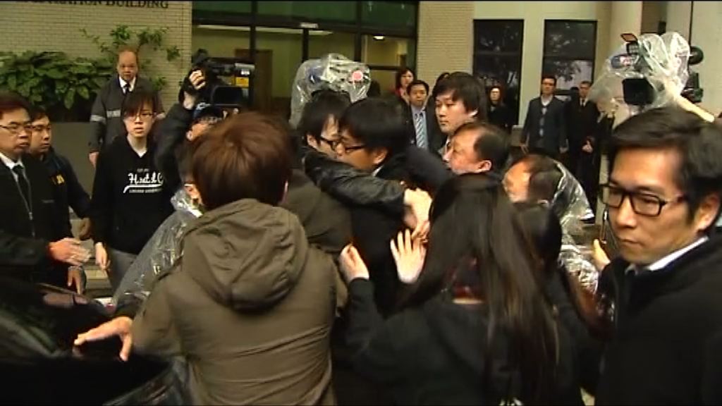 嶺大校董會會議遇示威臨時取消