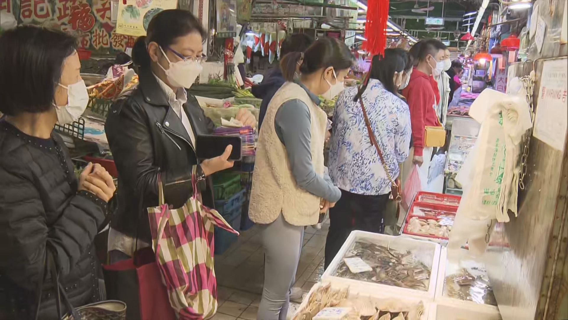市民到街市買菜準備團年飯　生猛海鮮受歡迎