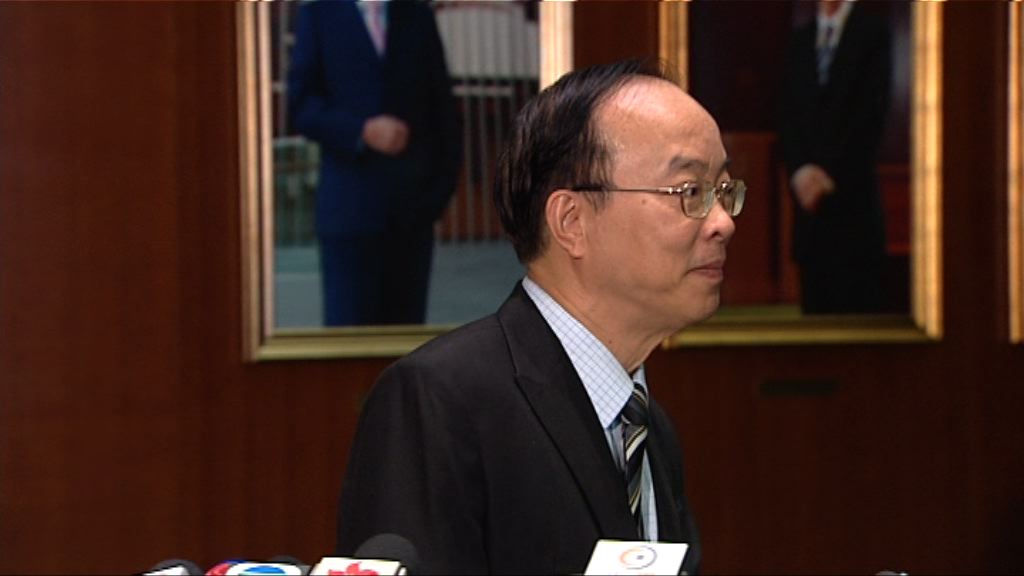 馬逢國就違規帶造型啫喱上機致歉