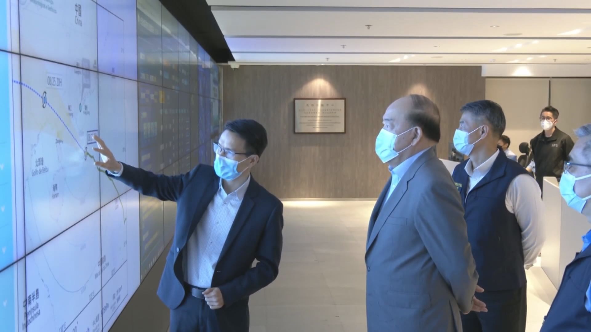 澳門改掛八號風球　賀一誠往民防中心指示部門應對工作