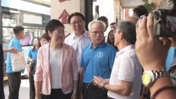 澳門特首候選人岑浩輝再落區　與市民及商戶交流