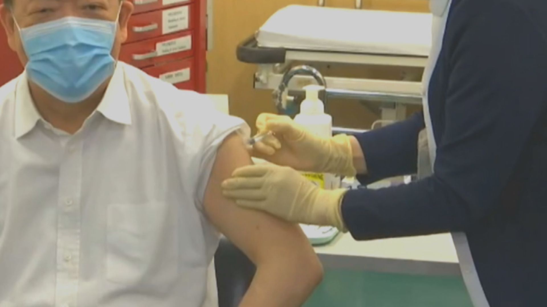 澳門行政長官賀一誠率領官員接種國藥疫苗