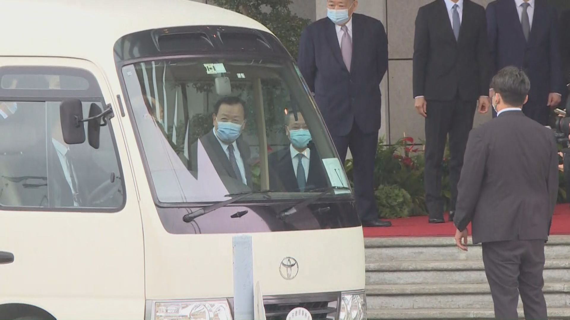 夏寶龍繼續澳門考察行程 到訪政府總部及立法會