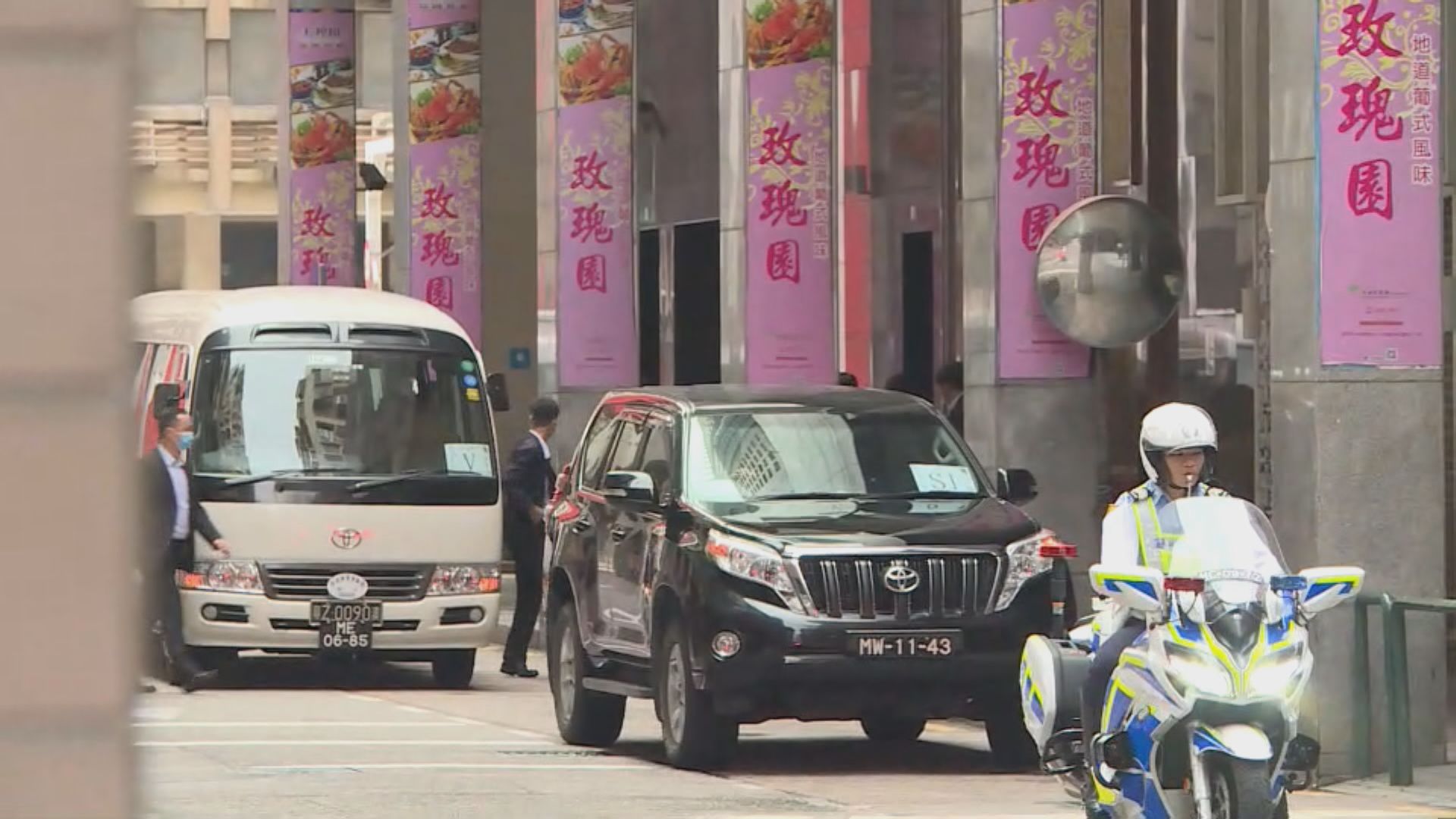 夏寶龍繼續訪澳門行程 與當地市民飲早茶