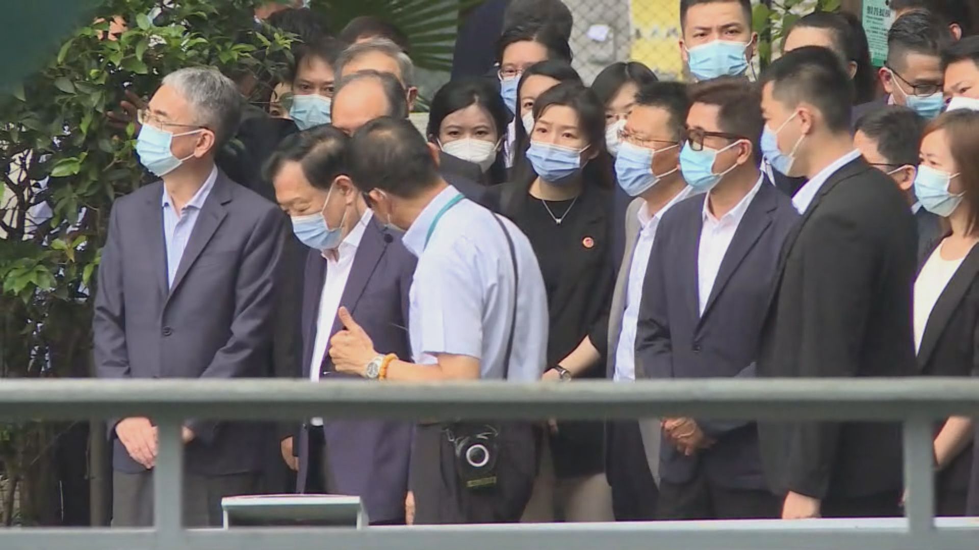 夏寶龍與澳門長者飲早茶 訪長者中心了解民生