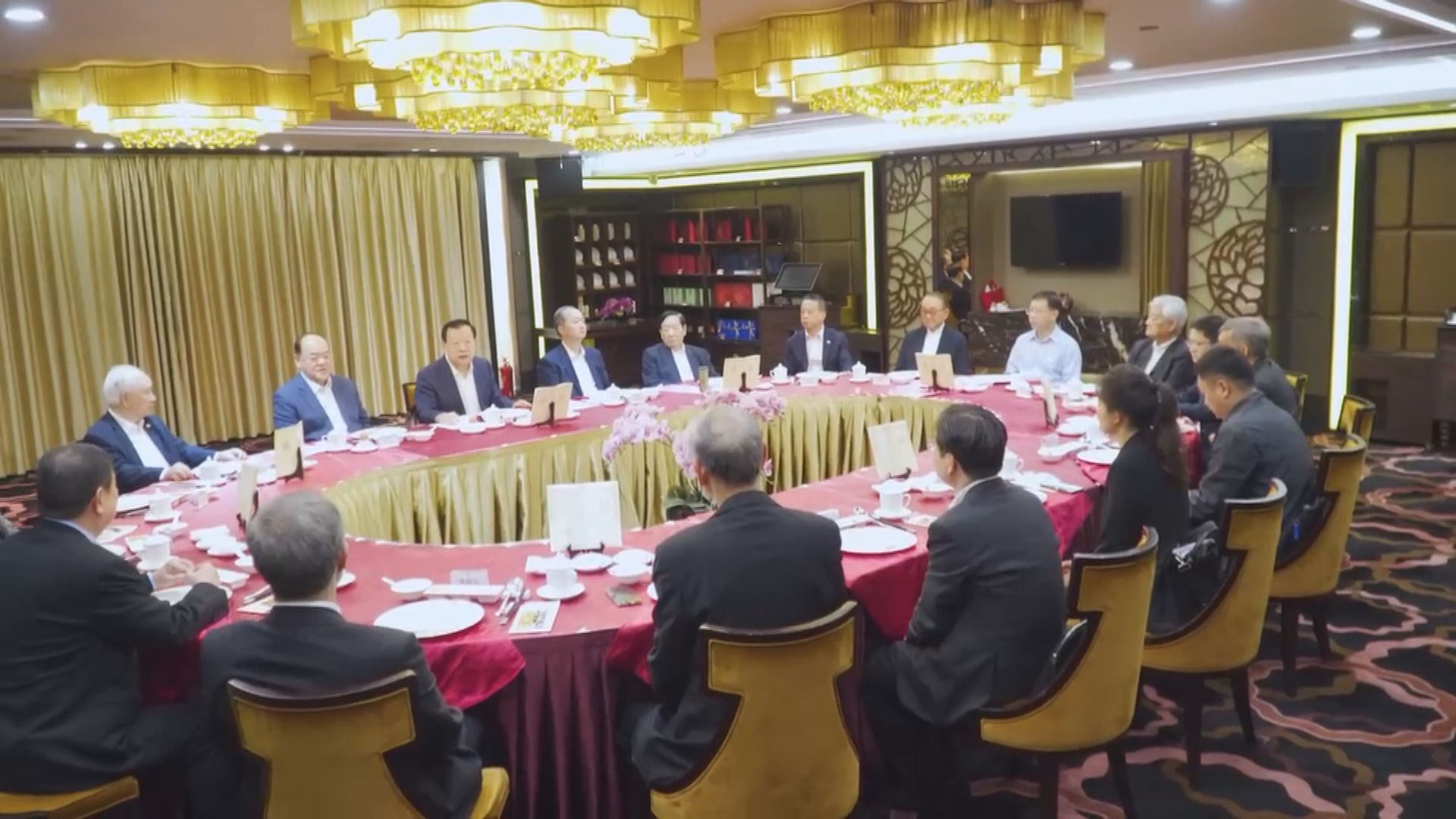 夏寶龍與澳門長者飲早茶 訪長者中心了解民生