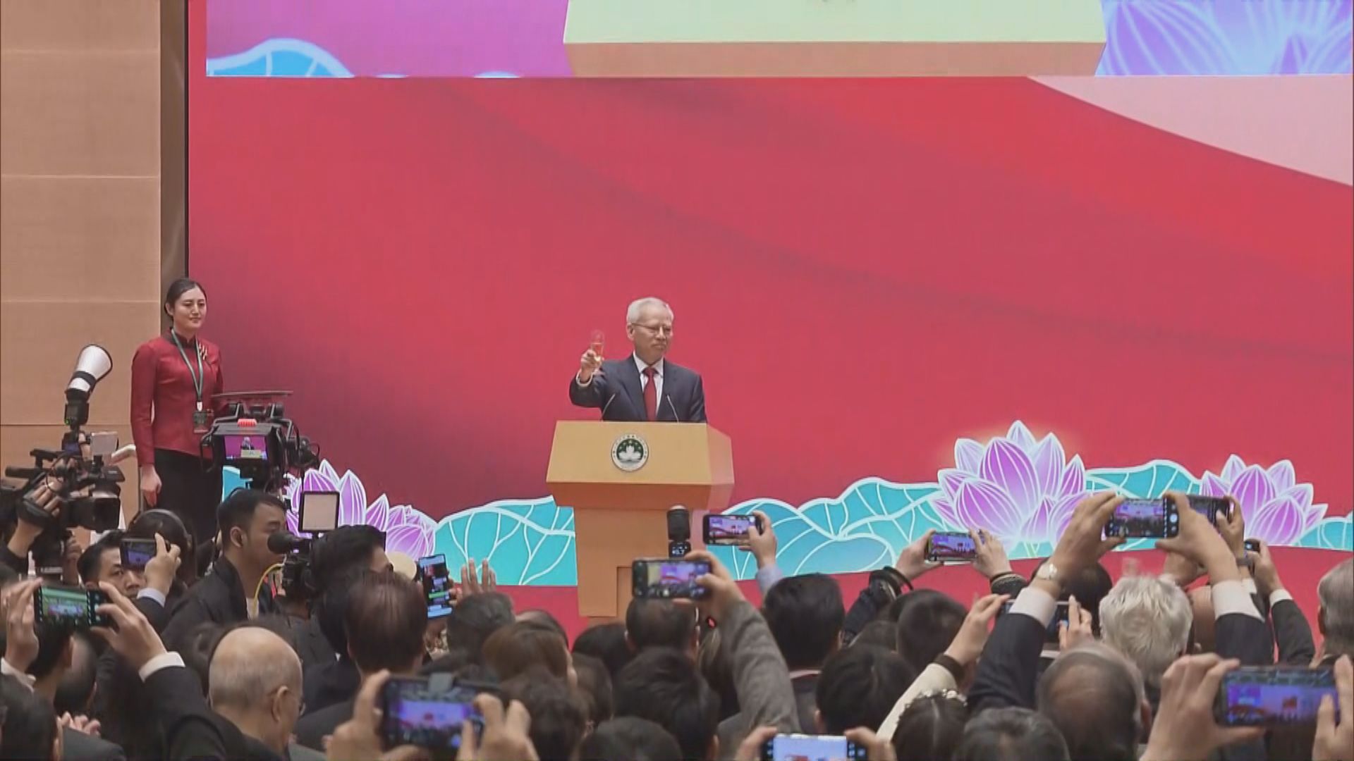 岑浩輝下午出席澳門慶回歸招待酒會