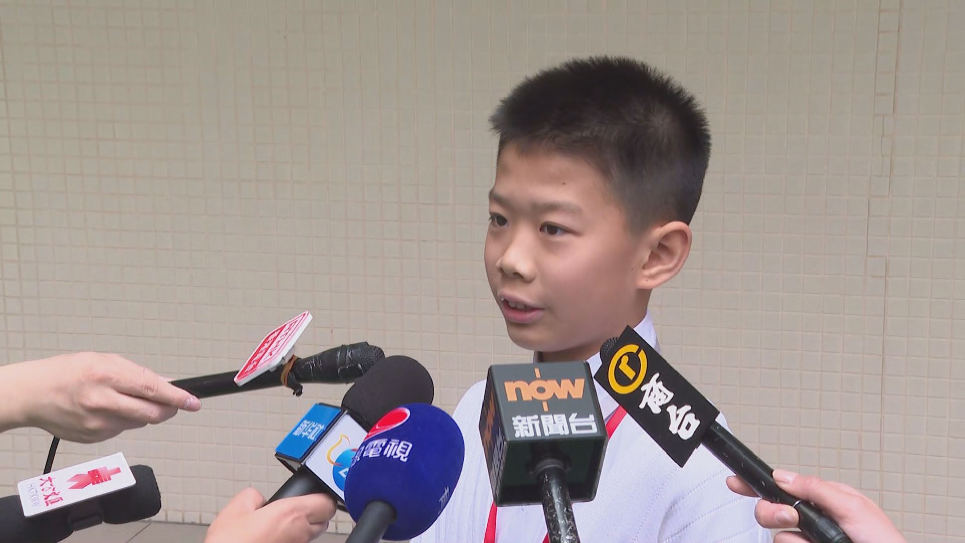 有澳門學生表示與習近平握手感溫暖