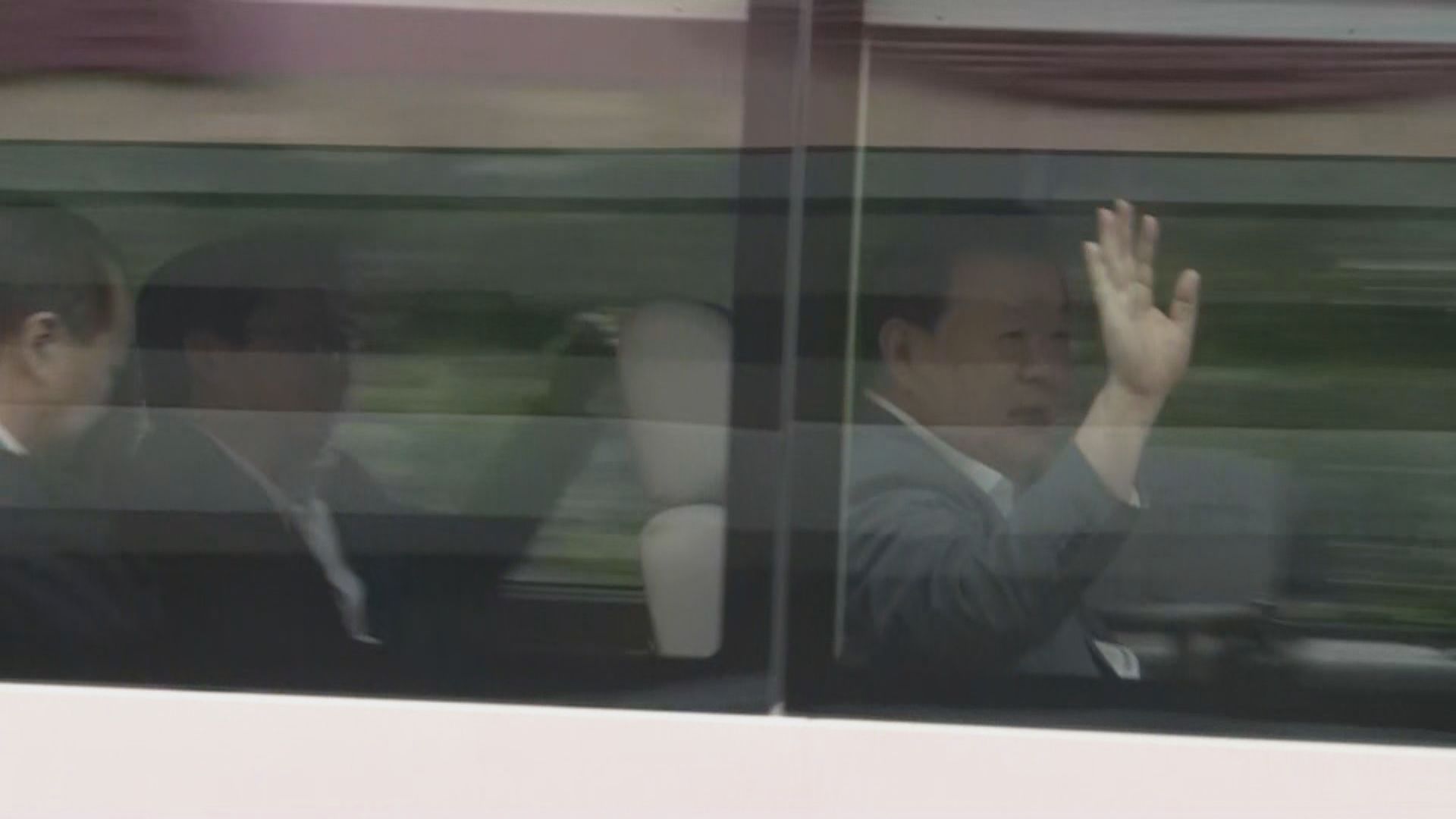 夏寶龍下午到澳門政總　與14個社團代表座談交流