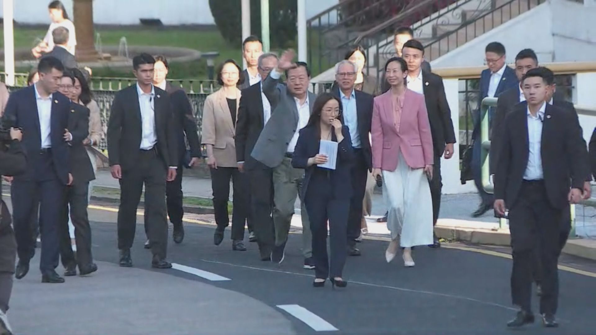 澳門調研｜夏寶龍鼓勵澳門工商界人士團結應對中美貿易戰