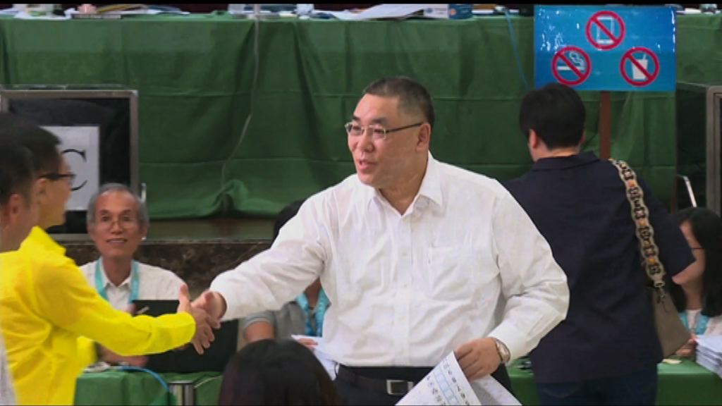 澳門立法會選舉　崔世安到票站投票